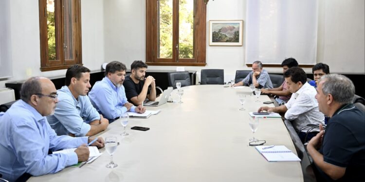 Misiones gestiona ante nación soluciones para los sectores tabacalero y tealero