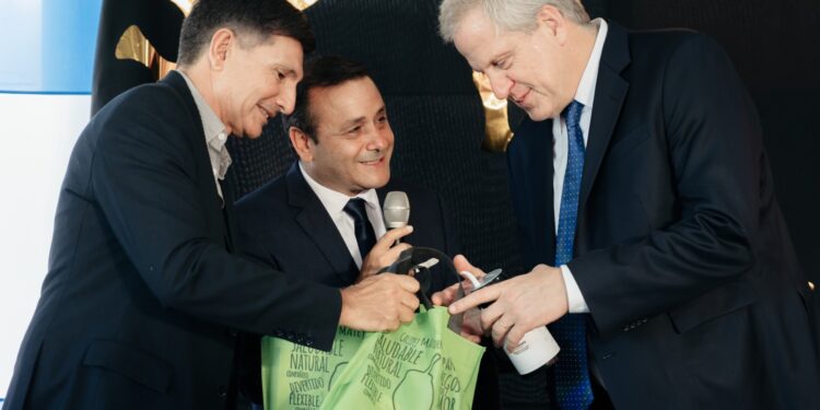 Proponen llevar «El Mate en la Escuela» a todo el país