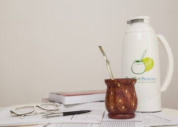 El INYM otorga becas universitarias a hijos de productores y trabajadores de la yerba mate