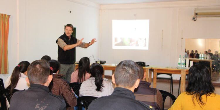 Capacitan a productores yerbateros en manejo de quemas y control de incendios