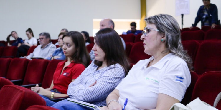 Productores de yerba mate y té se capacitan en agro negocios