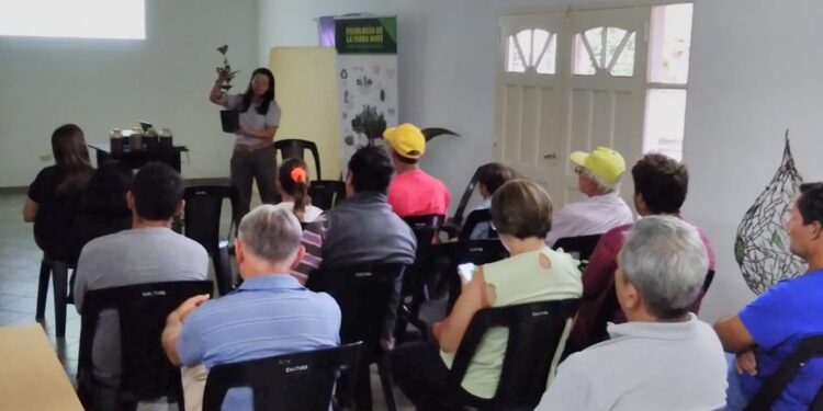 Capacitación sobre viveros y plantación de yerba mate