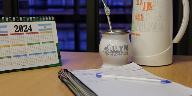 El INYM abrió convocatoria a becas para estudiantes secundarios y universitarios