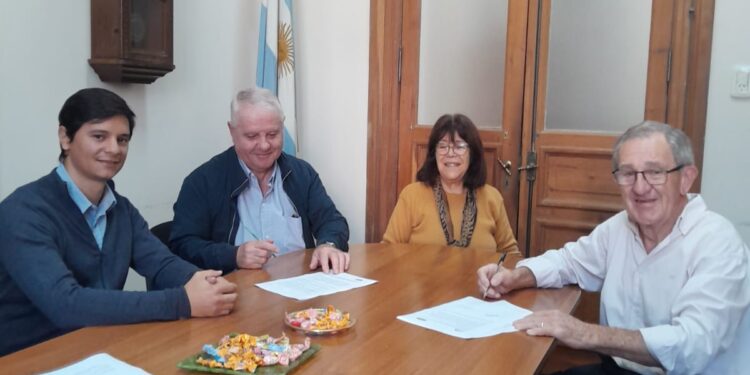 Colegio de Ingenieros Agrónomos suscribió convenio para análisis de suelos