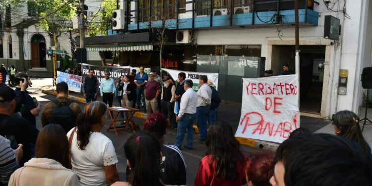 Yerbateros “abrazaron” al INYM y denunciaron a Milei por incumplir los deberes de funcionario público