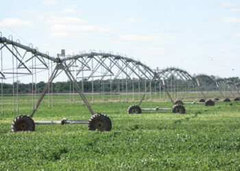 Promueven el riego agropecuario con reducción del IVA y estímulos de inversión