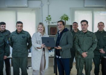 Lucha contra el contrabando en la Triple Frontera: Philip Morris Argentina donó más de 100 computadoras