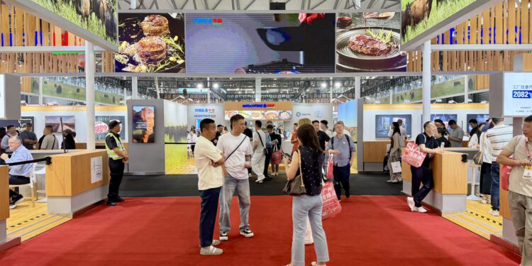 La carne argentina se luce en el arranque de la Sial China 2026
