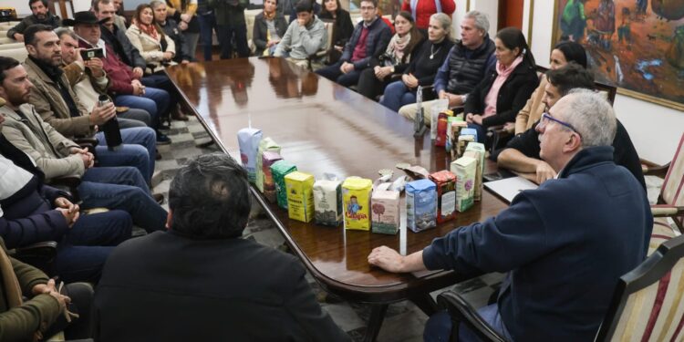 El gobernador y las yerbas misioneras premiadas