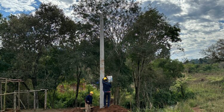 Avanza nuevo tendido eléctrico para el barrio San Cayetano de Corpus
