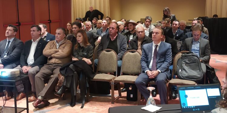 Carlos Knoll respaldó el código QR y la inclusión de los vapeadores