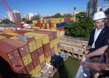 Descargaron la maquinaria para la primera planta de CLT del país en Corrientes
